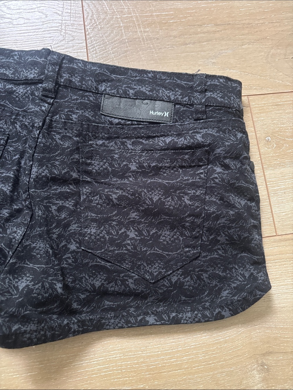 Hurley Black Patterned New Shorts - Picture 6 of 10